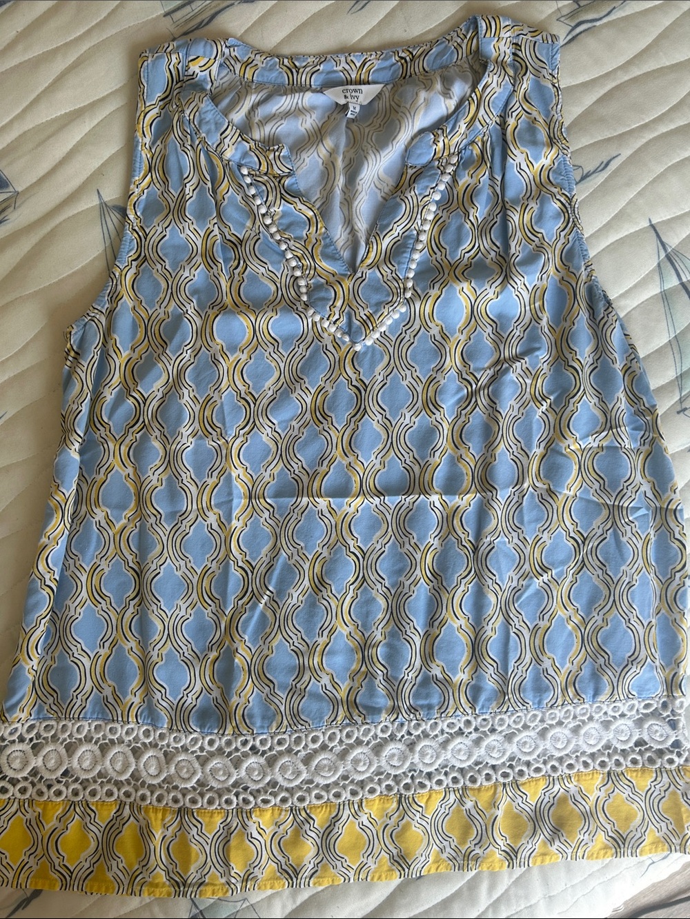 Crown & Ivy Sleeveless Patterned Tunic Top in Light Blue & Yellow
